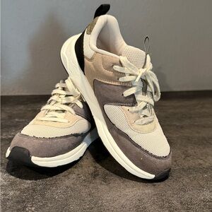 Boys Classy Cream and Gray Sneakers tennis shoe size 2